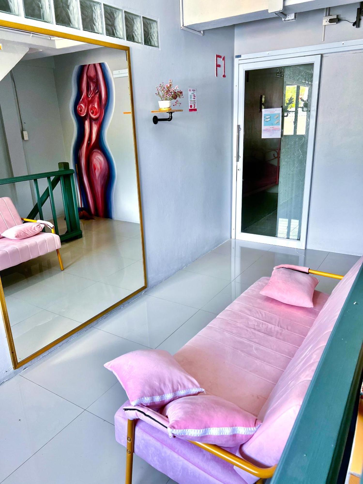 Arena Boutique Hotel Female Only Тонгсала Екстер'єр фото