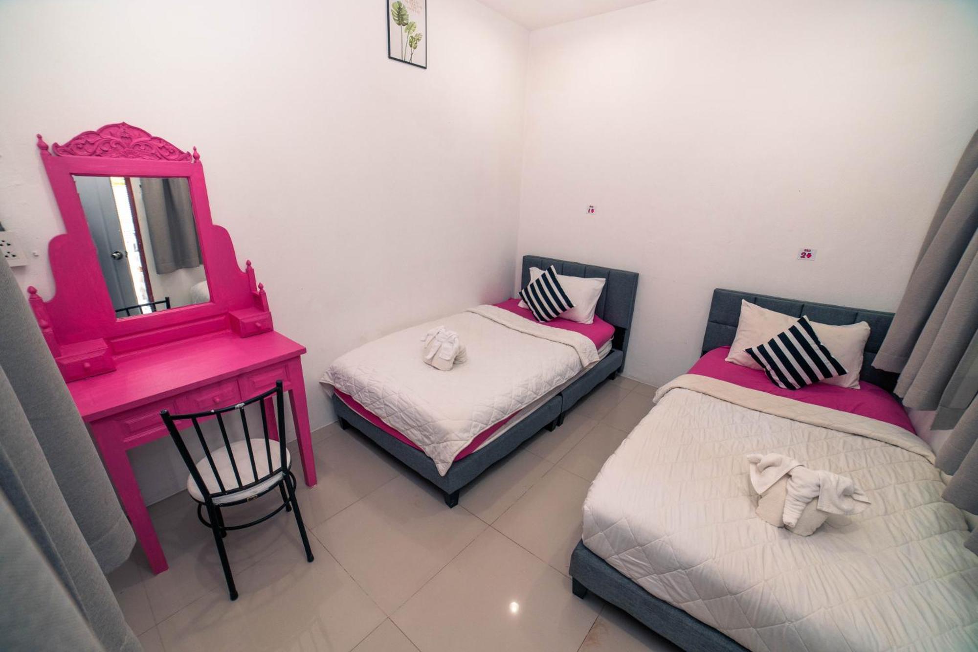 Arena Boutique Hotel Female Only Тонгсала Екстер'єр фото